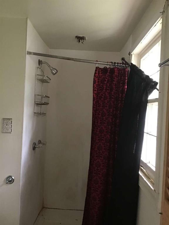 1847 Cook Street Shreveport, LA 71101 - Photo 23 of 38 a view of walk in closet