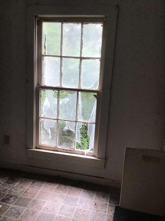 1847 Cook Street Shreveport, LA 71101 - Photo 26 of 38 a view of a window in an empty room