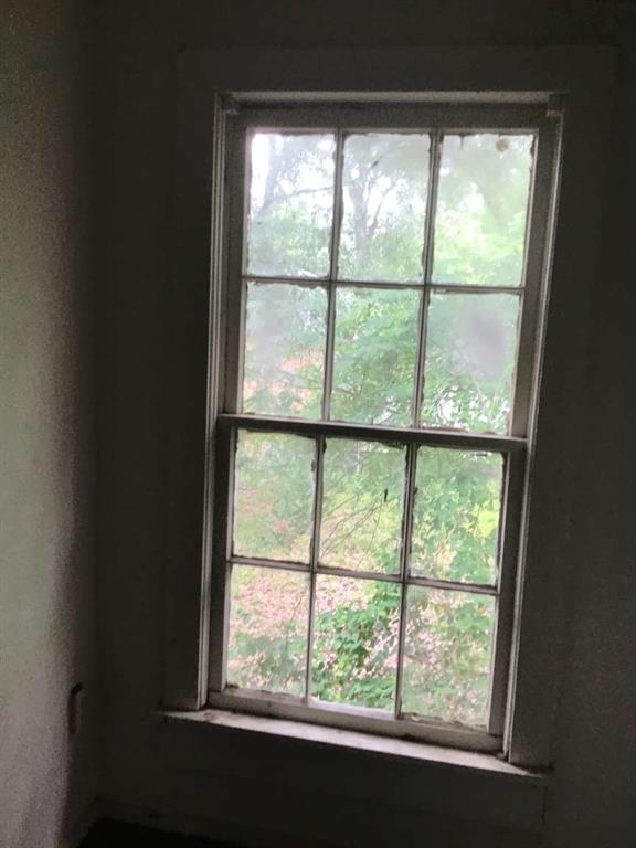 1847 Cook Street Shreveport, LA 71101 - Photo 30 of 38 a view of an empty room with a window