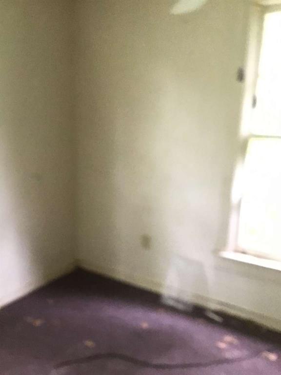 1847 Cook Street Shreveport, LA 71101 - Photo 32 of 38 an empty room with a window