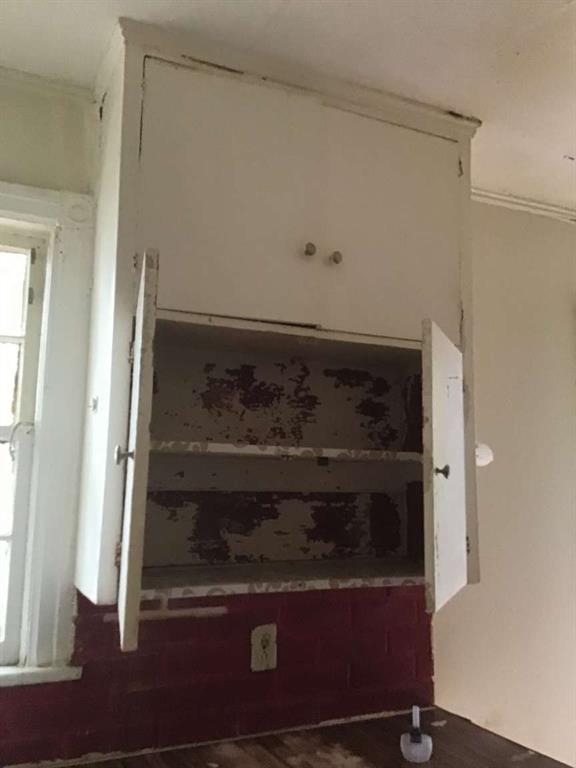 1847 Cook Street Shreveport, LA 71101 - Photo 5 of 38 a view of wooden door