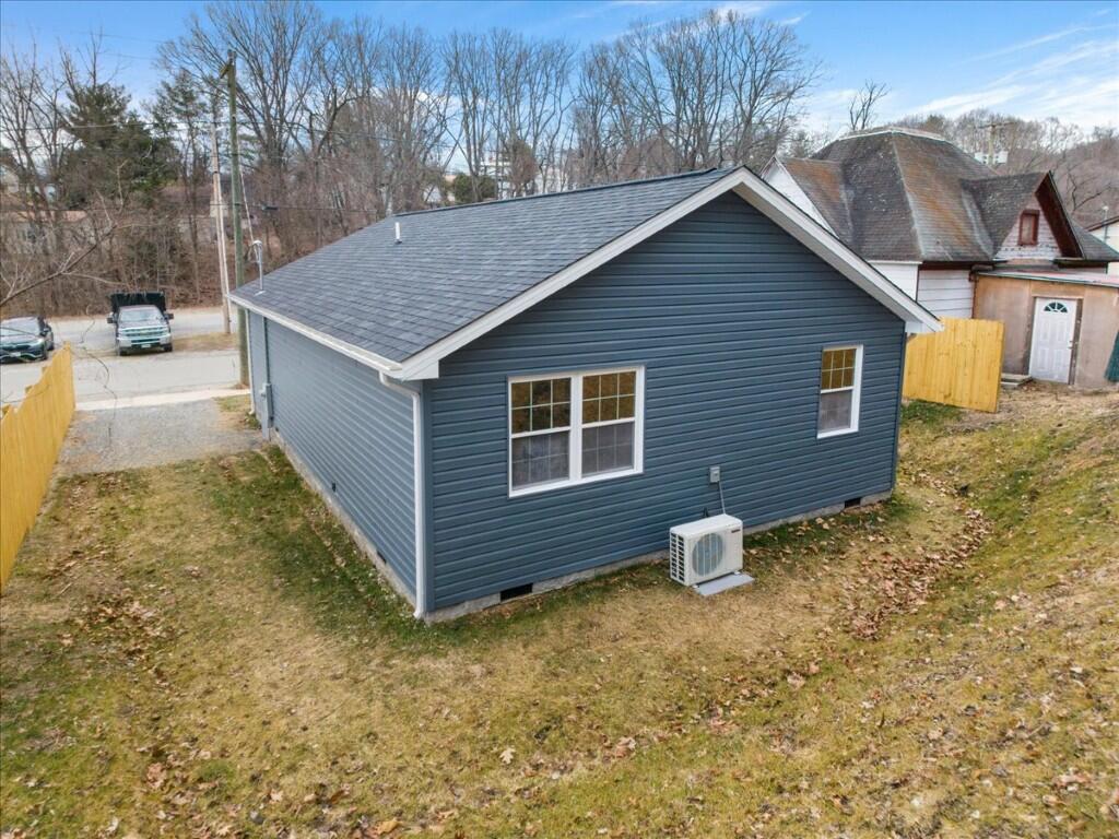 138 Pierce Avenue Pulaski, VA 24301 - Photo 31 of 40 33