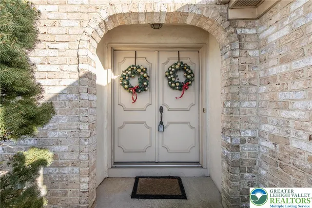 $725,000 | 1937 Saucon Dale Circle, Bethlehem, PA 18015