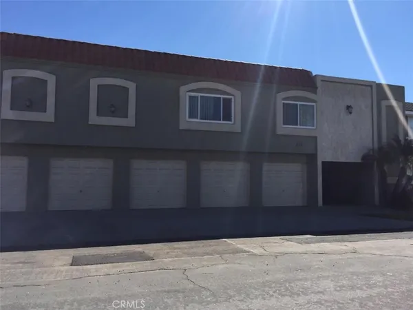 $2,500 | 312 10th Street, Unit E, Huntington Beach, CA 92648