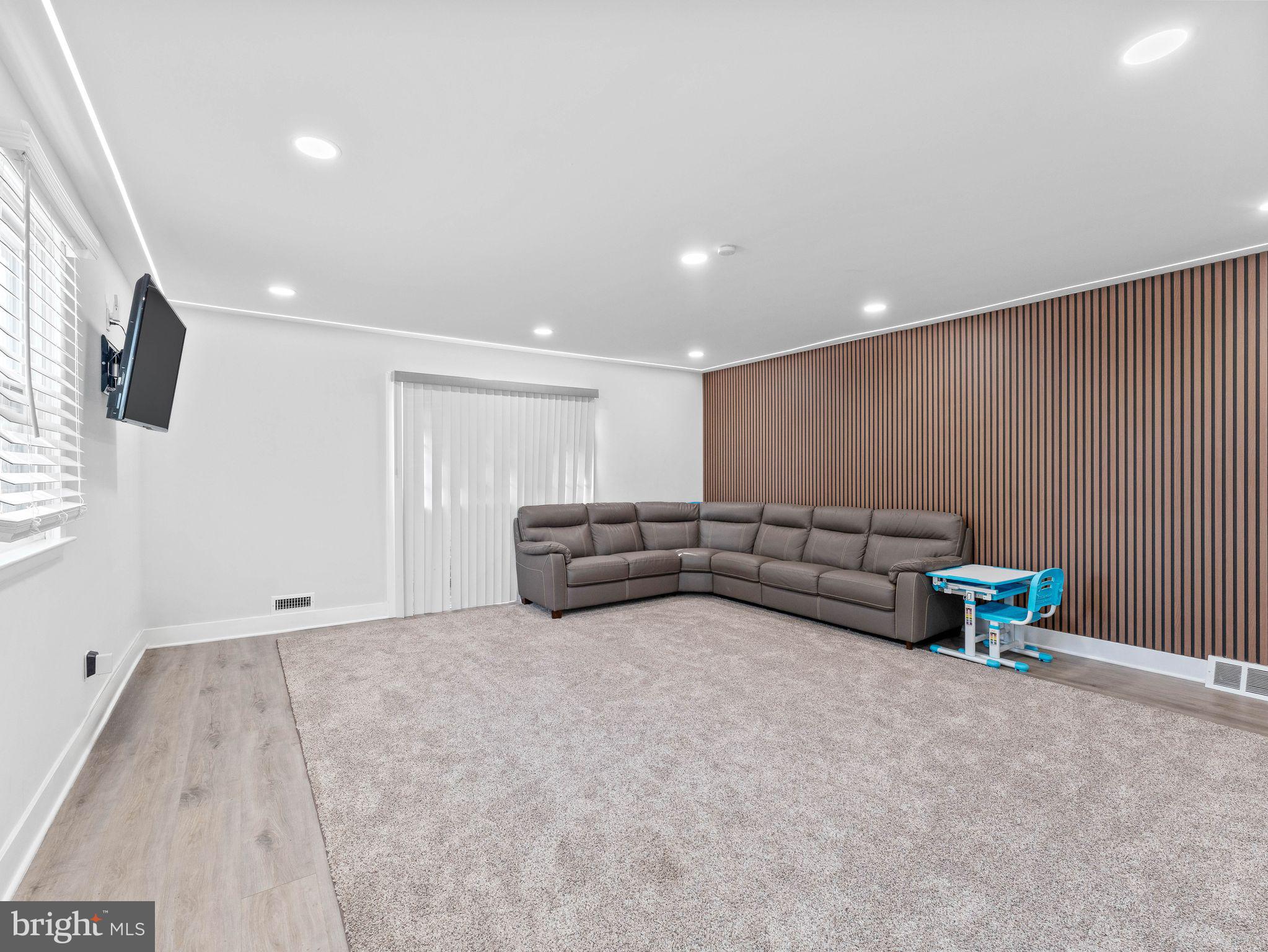 1152 Morefield Road Philadelphia, PA 19115 - Photo 21 of 29 a view of work space with racks