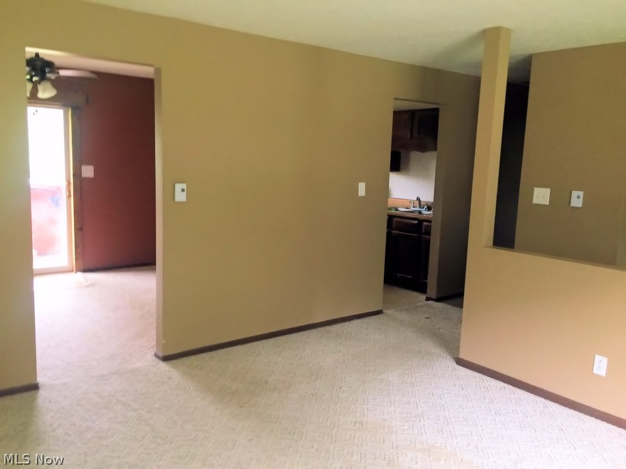 555 Eyermann Road Belpre, OH 45714 - Photo 5 of 14 Living Room