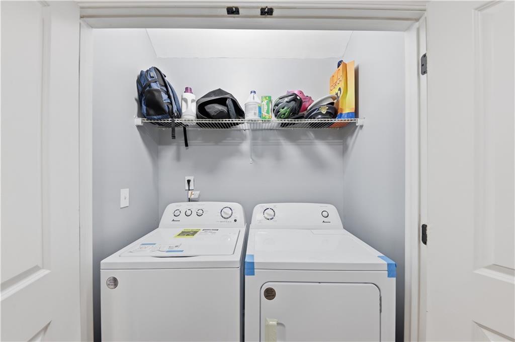 2166 Braxton Road Southwest Atlanta, GA 30331 - Photo 9 of 19 a utility room with dryer and washer