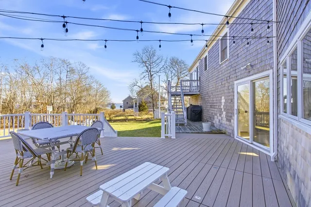 a house with swimming pool in front of it