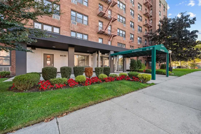 $189,000 | 84-09 155th Avenue, Unit 4N | Lindenwood