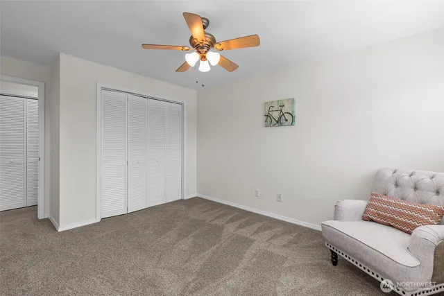 a view of livingroom with furniture