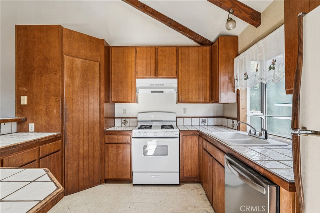 1209 Bridal Path Rimforest, CA 92378 - Photo 21 of 28 KITCHEN