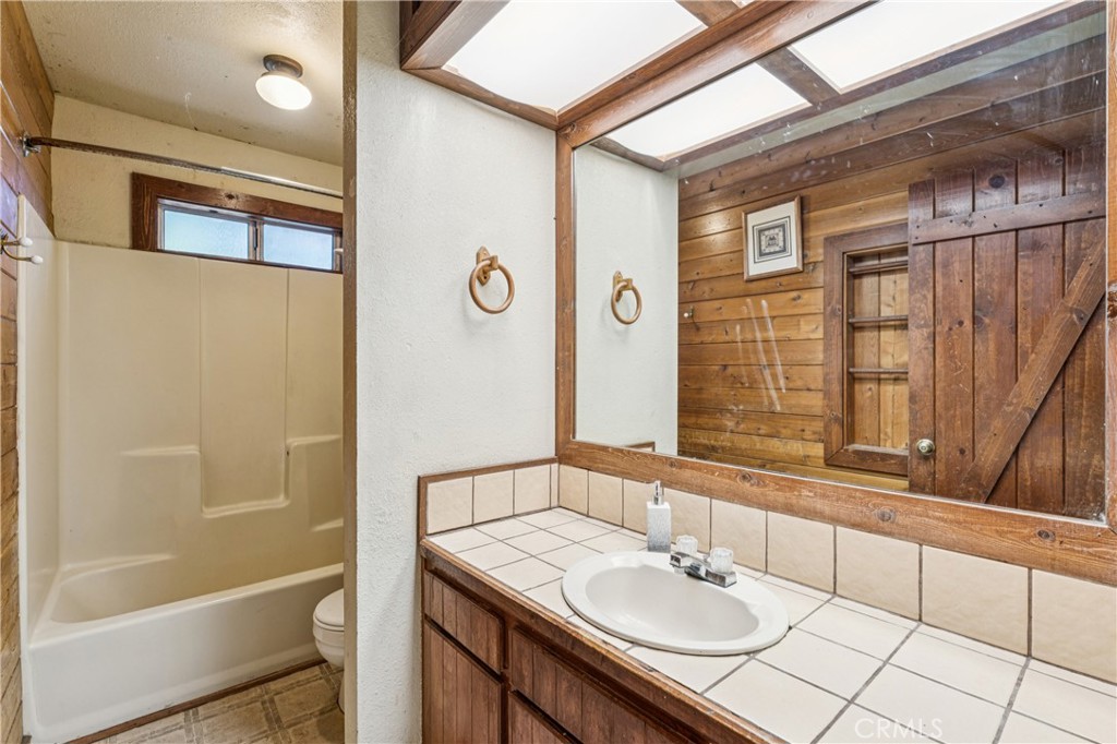 1209 Bridal Path Rimforest, CA 92378 - Photo 24 of 28 FULL BATHROOM