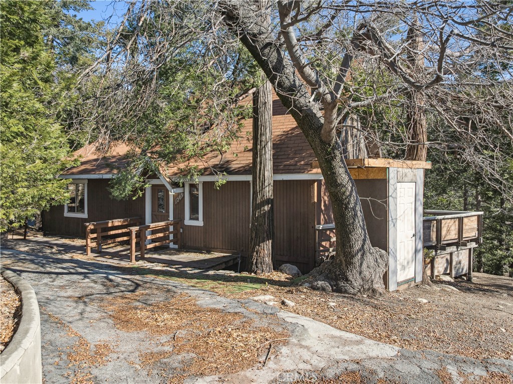1209 Bridal Path Rimforest, CA 92378 - Photo 7 of 28 FRONT OF HOME & DRIVEWAY