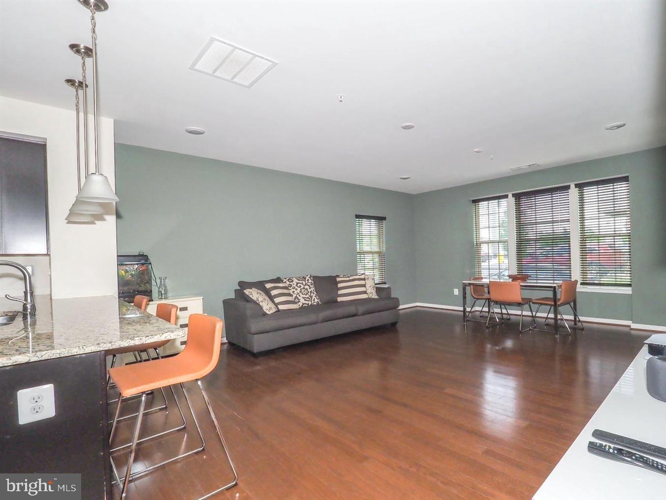 8021 Orchard Grove Road Odenton, MD 21113 - Photo 4 of 11 Living