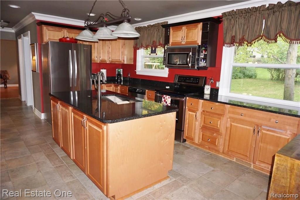1620 Oakstone Drive Rochester Hills, MI 48309 - Photo 6 of 32