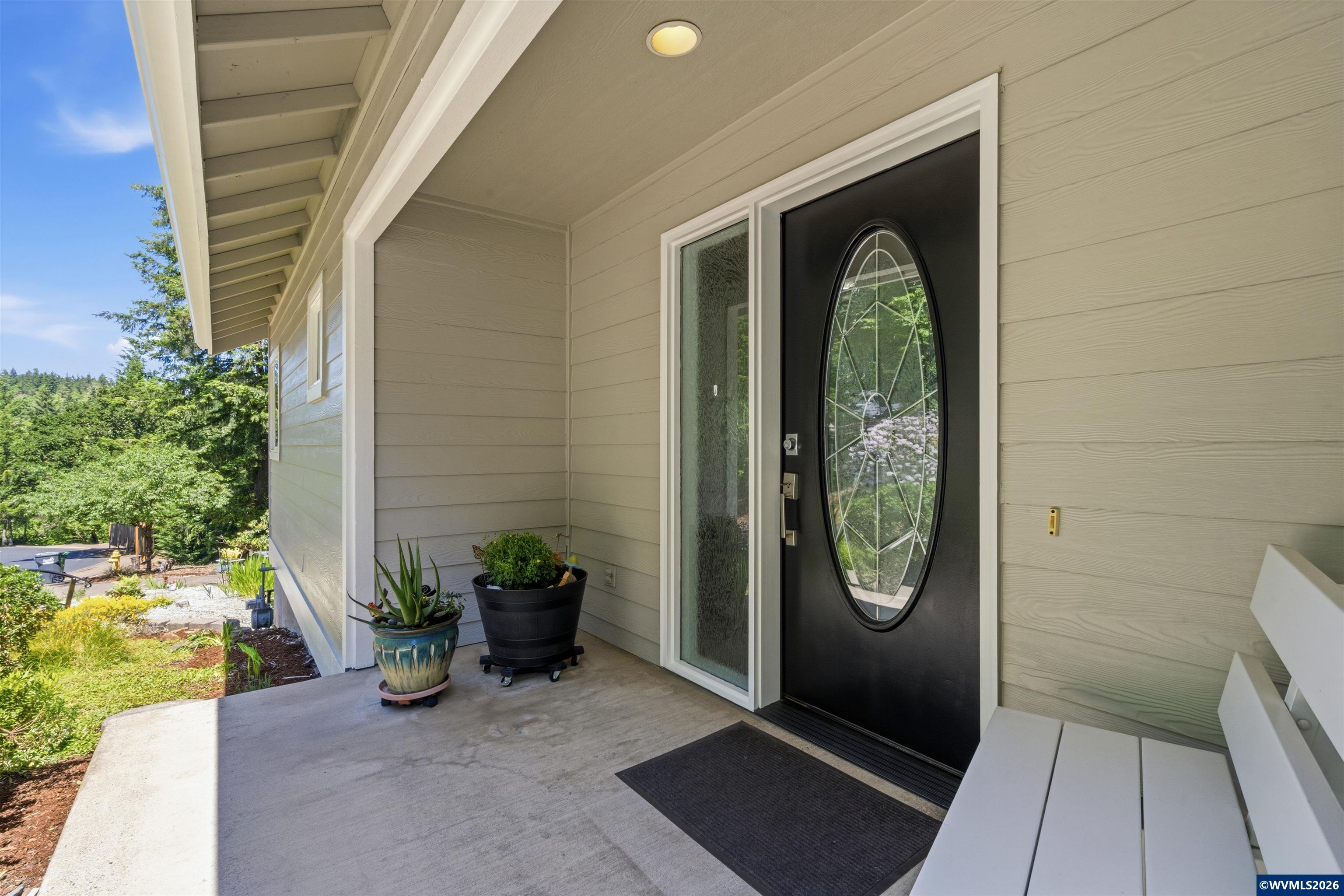 151 Rockridge Loop Eugene, OR 97405 - Photo 3 of 30