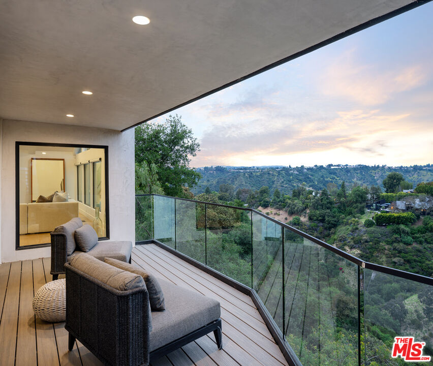 9645 Highridge Drive Beverly Hills, CA 90210 - Photo 8 of 29