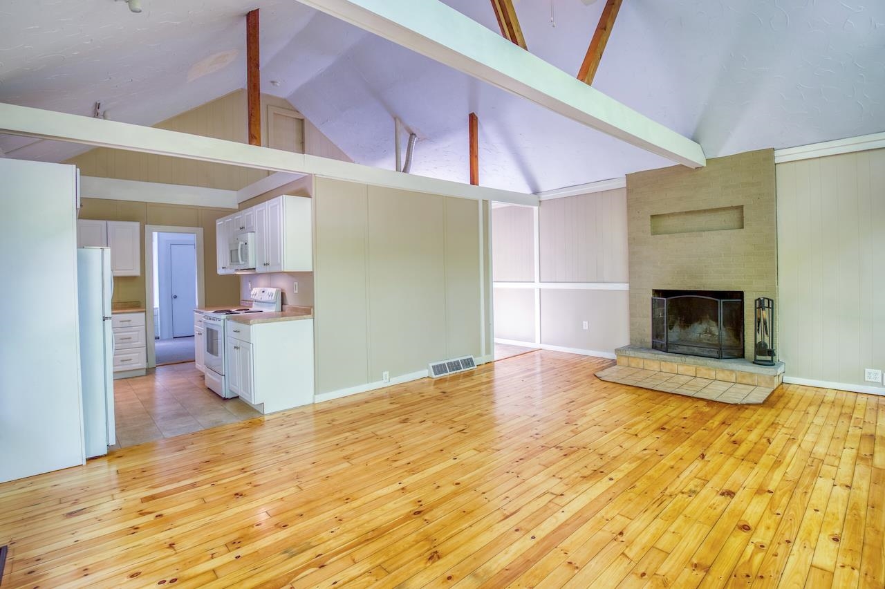 42 Thompson Road Conway, NH 03860 - Photo 6 of 40