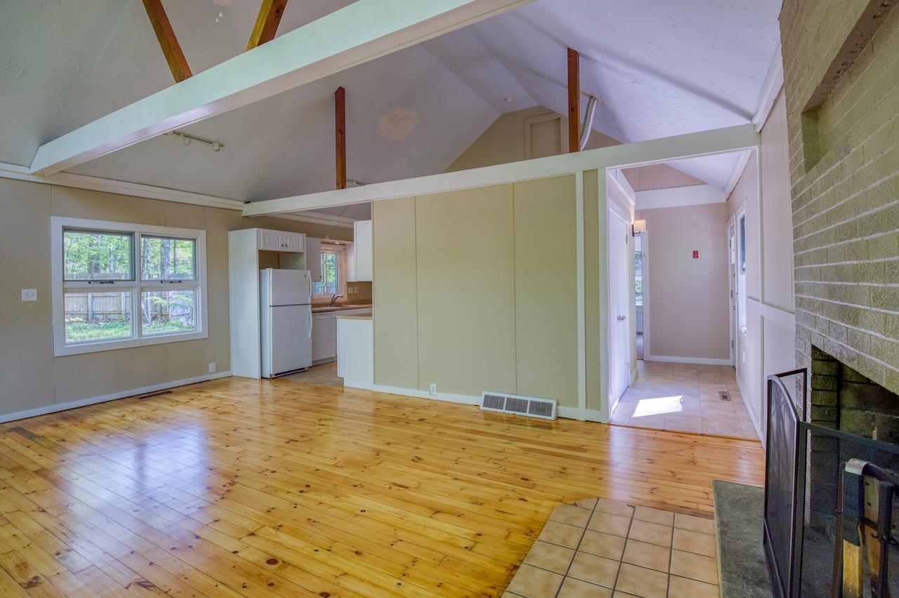 42 Thompson Road Conway, NH 03860 - Photo 7 of 40