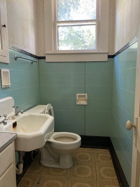 503 Main Street Garwood, TX 77442 - Photo 18 of 24 a bathroom with a sink and a toilet