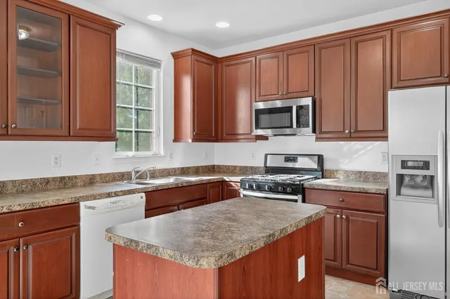 $599,000 | 60 Wlodarczyk Place, Sayreville, NJ 08859