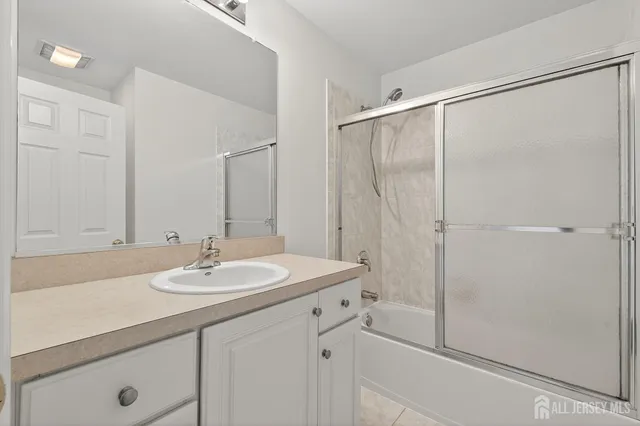 $599,000 | 60 Wlodarczyk Place, Sayreville, NJ 08859