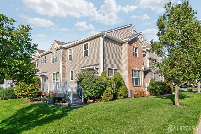 $599,000 | 60 Wlodarczyk Place, Sayreville, NJ 08859