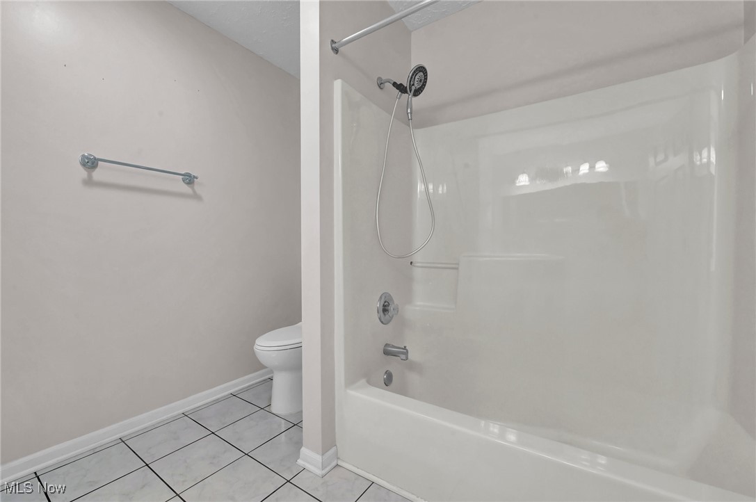 6745 Rock Ridge Court Cleveland, OH 44130 - Photo 22 of 33 Tub and shower combo in main full bath.