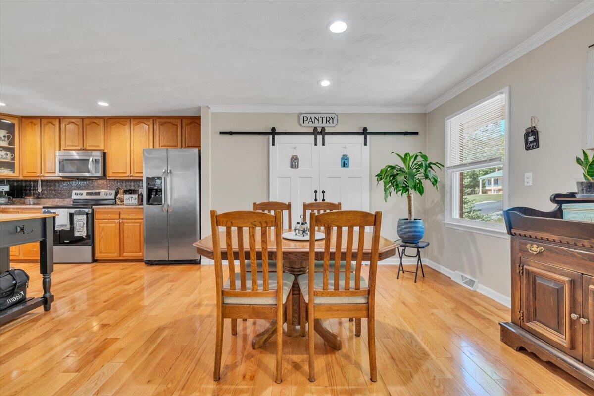 771 Oak Drive Blue Ridge, VA 24064 - Photo 12 of 68 09-MIB09561
