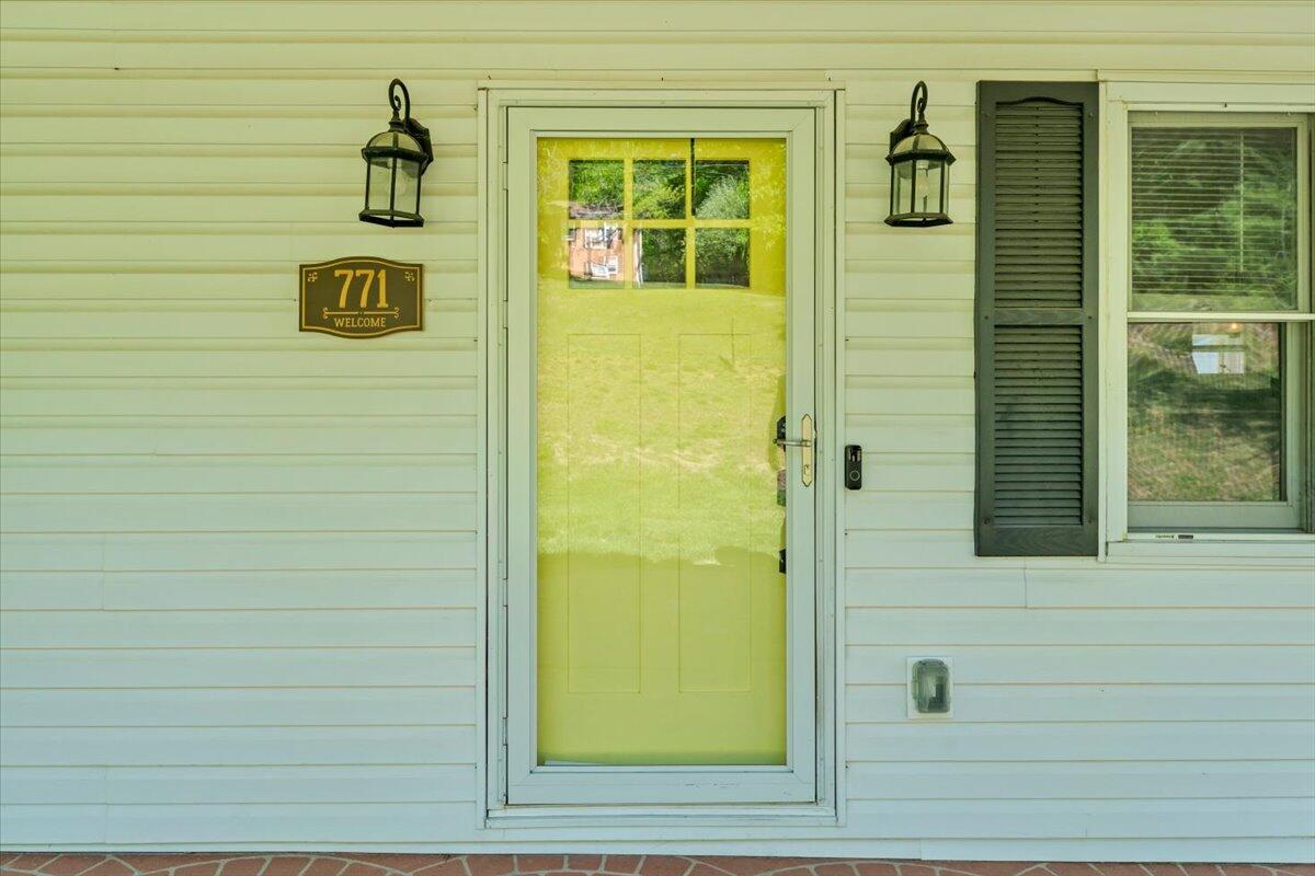 771 Oak Drive Blue Ridge, VA 24064 - Photo 4 of 68 06-MIB09783