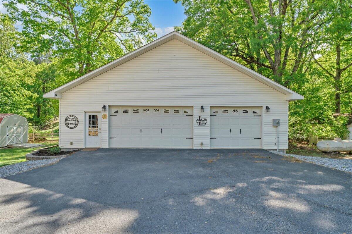 771 Oak Drive Blue Ridge, VA 24064 - Photo 9 of 68 03-MIB09762