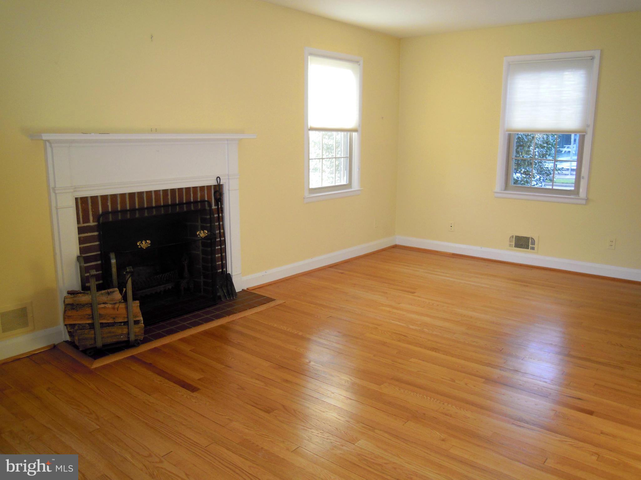 1515 Jeffers Road Baltimore, MD 21204 - Photo 19 of 23 Living Room