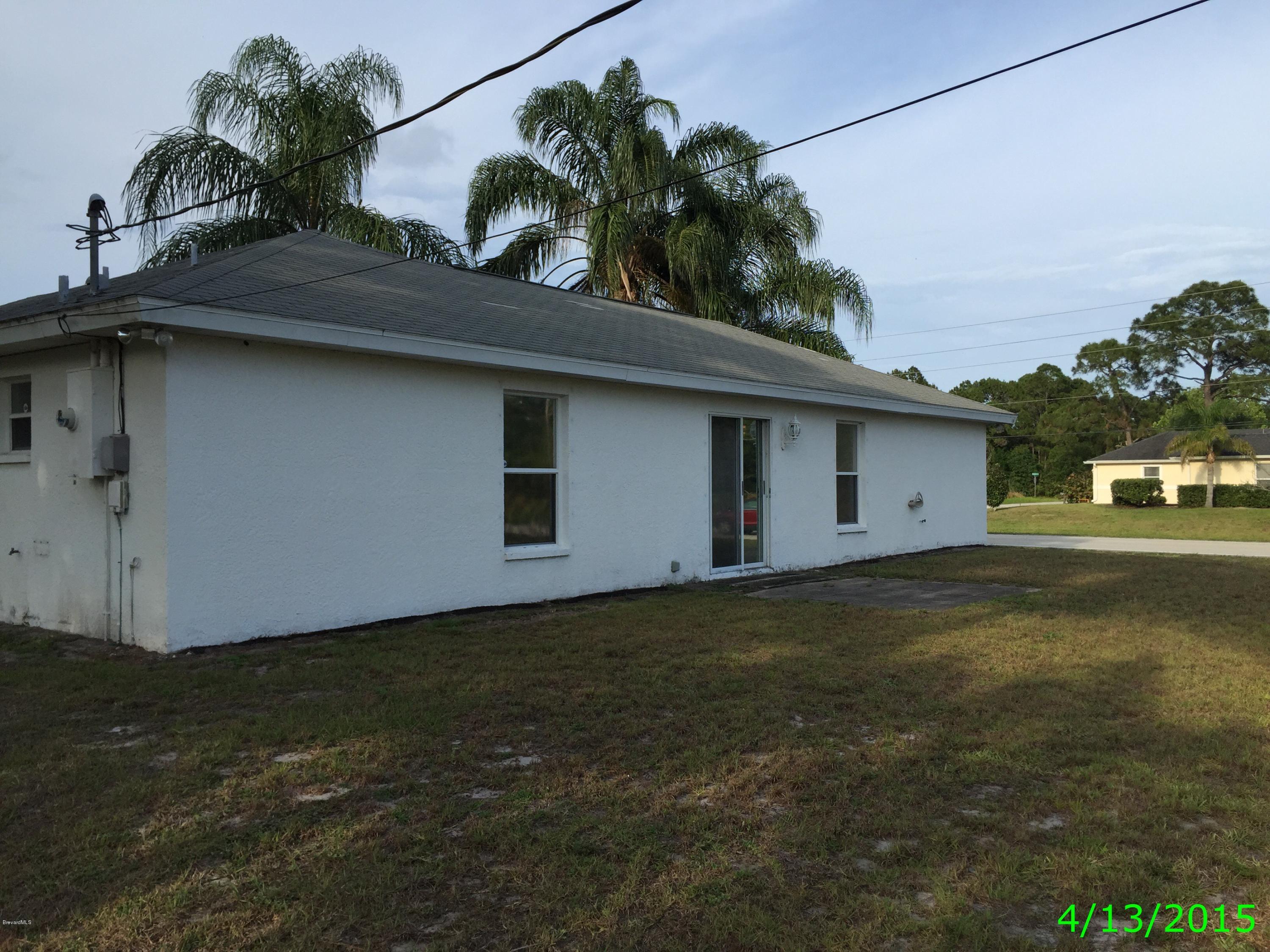 208 Gates Street Southwest Palm Bay, FL 32908 - Photo 4 of 33 Photo Apr 13, 6 05 33 PM