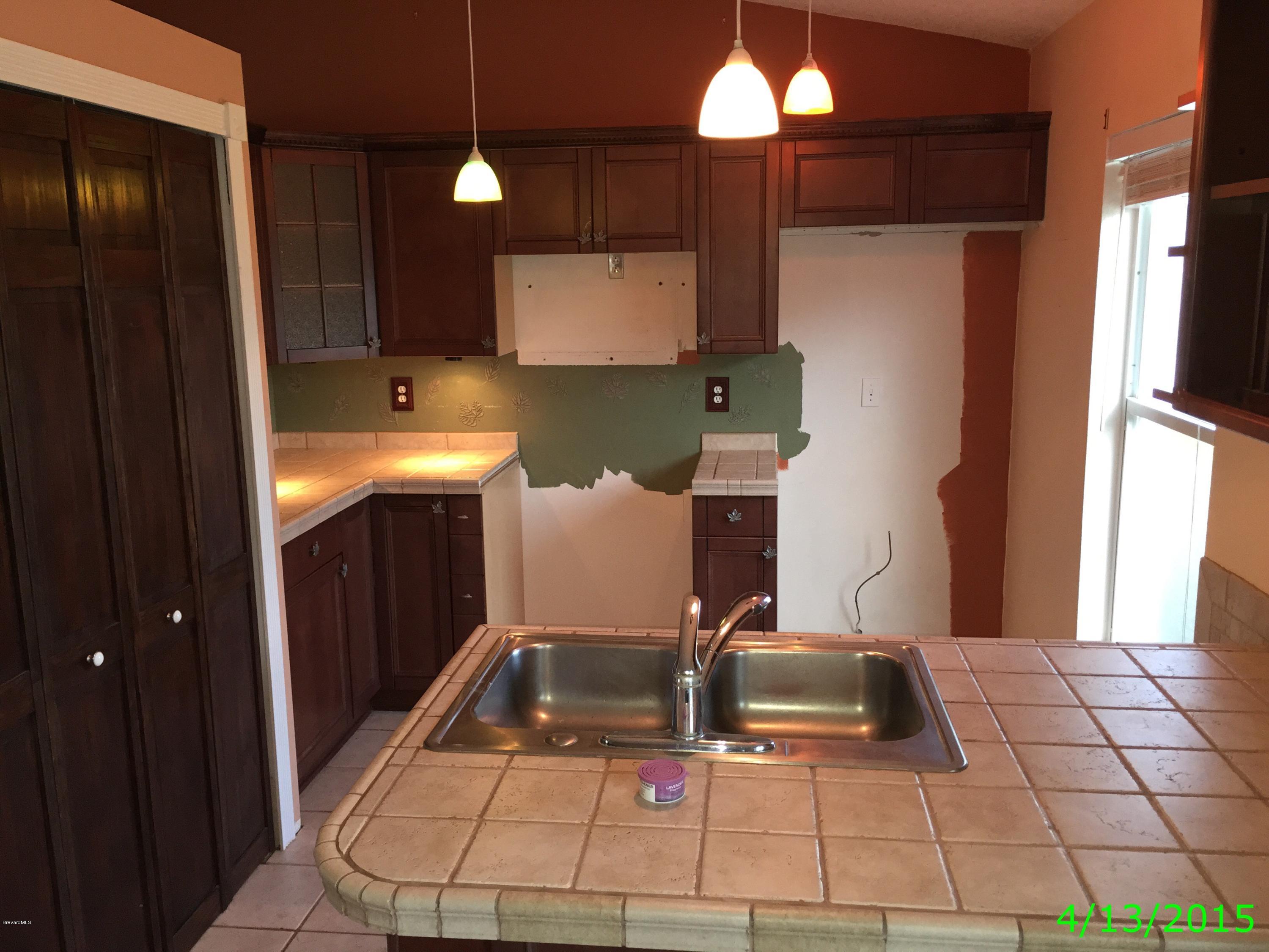 208 Gates Street Southwest Palm Bay, FL 32908 - Photo 8 of 33 Photo Apr 13, 6 08 30 PM