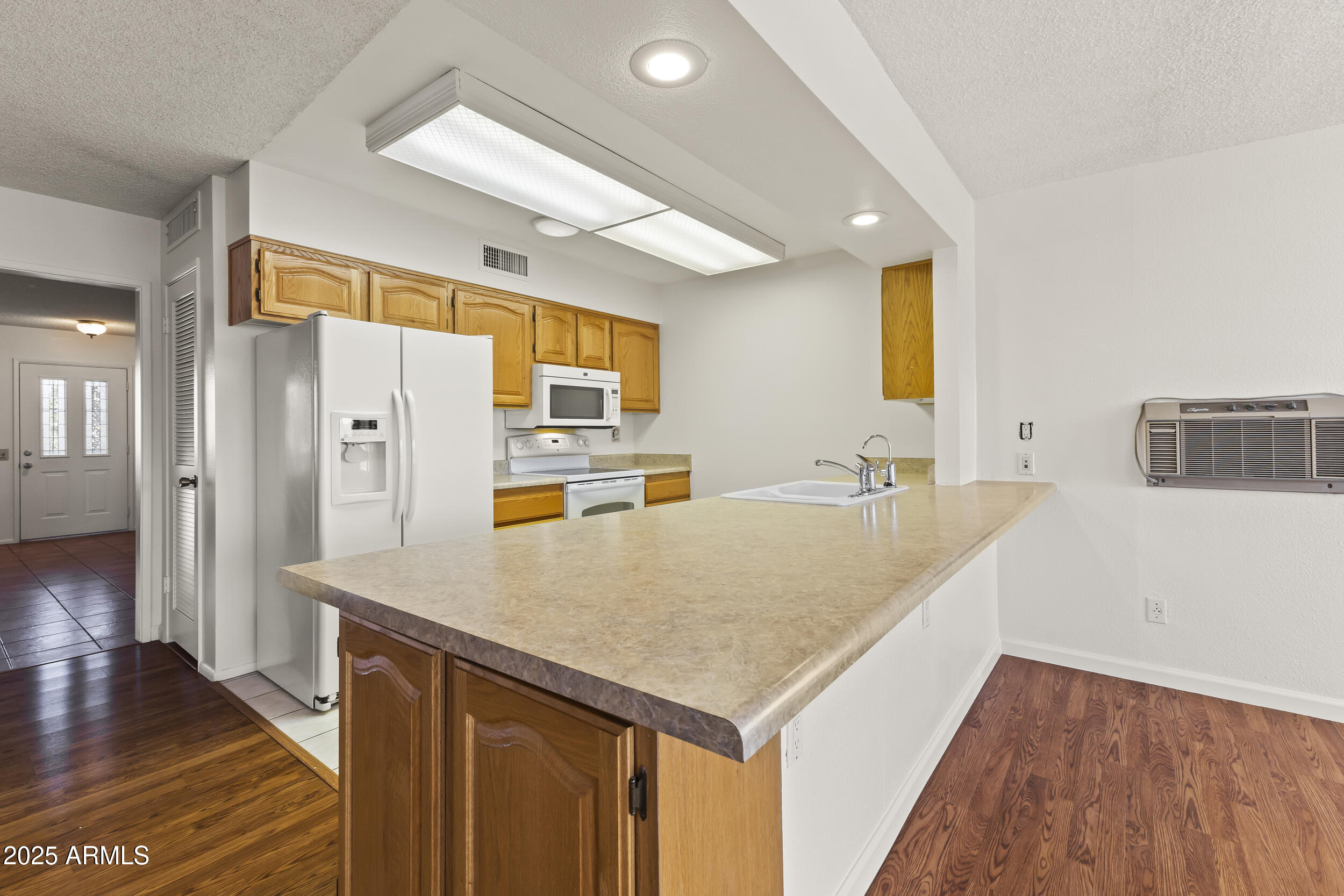 11067 West Oak Ridge Road Sun City, AZ 85351 - Photo 8 of 24 kitchen