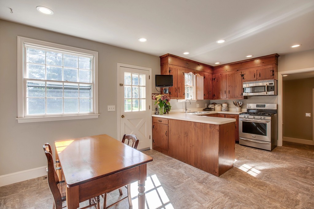 110 Davis Road Bedford, MA 01730 - Photo 3 of 30 Gallery Image 3