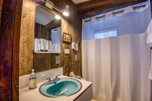 $2,000 | 36 Hoffman's Drive, Franconia, NH 03580