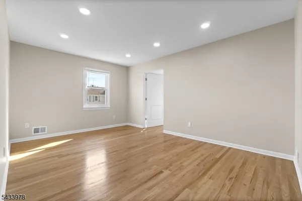$2,800 | 2 Andrew Court, Unit 2, Bloomfield, NJ 07003