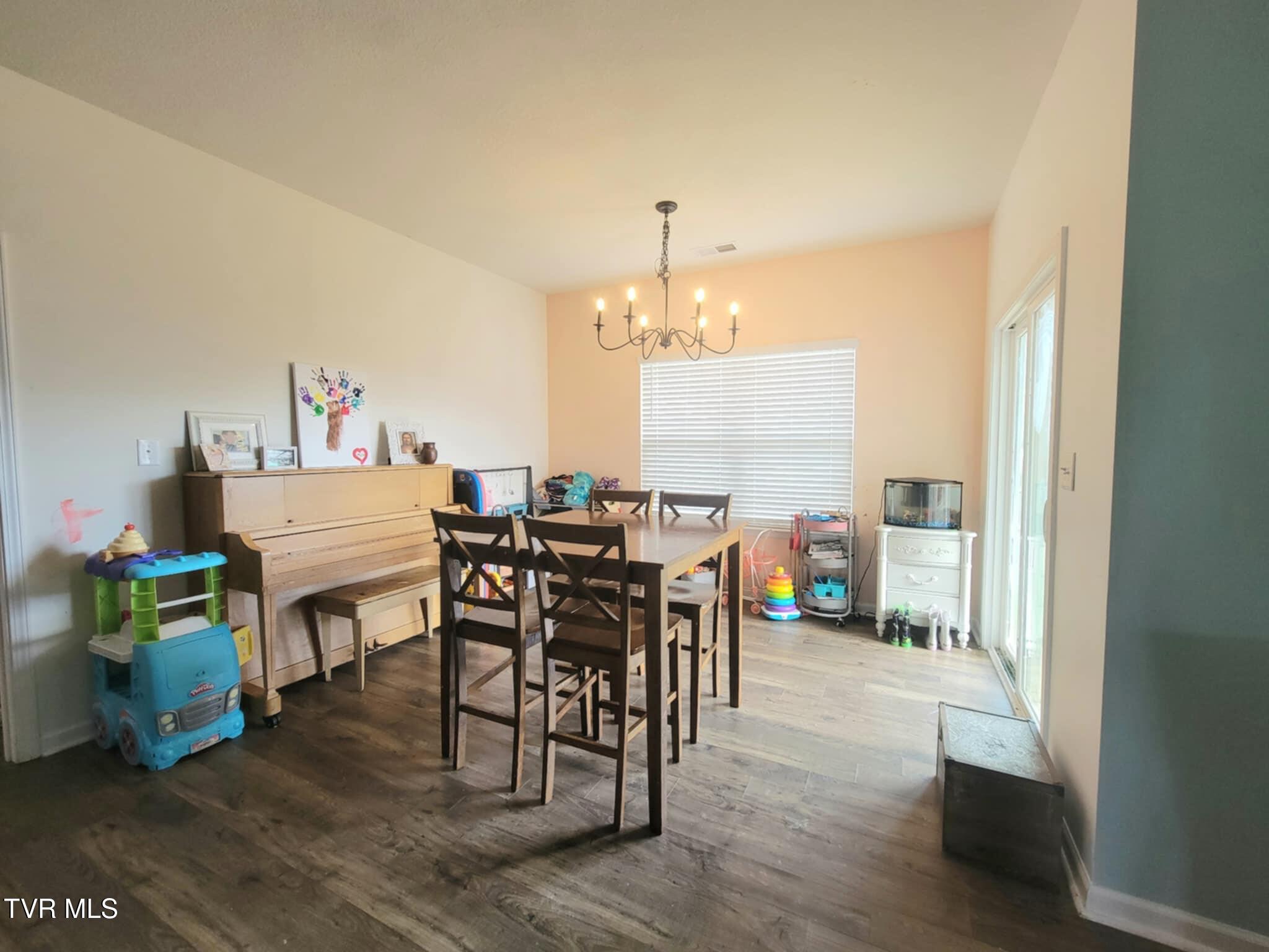 1202 Raccoon Lane Piney Flats, TN 37686 - Photo 11 of 17 att._KGuoH4naiirqDznrvDzk8GZCcppInbDaSrn