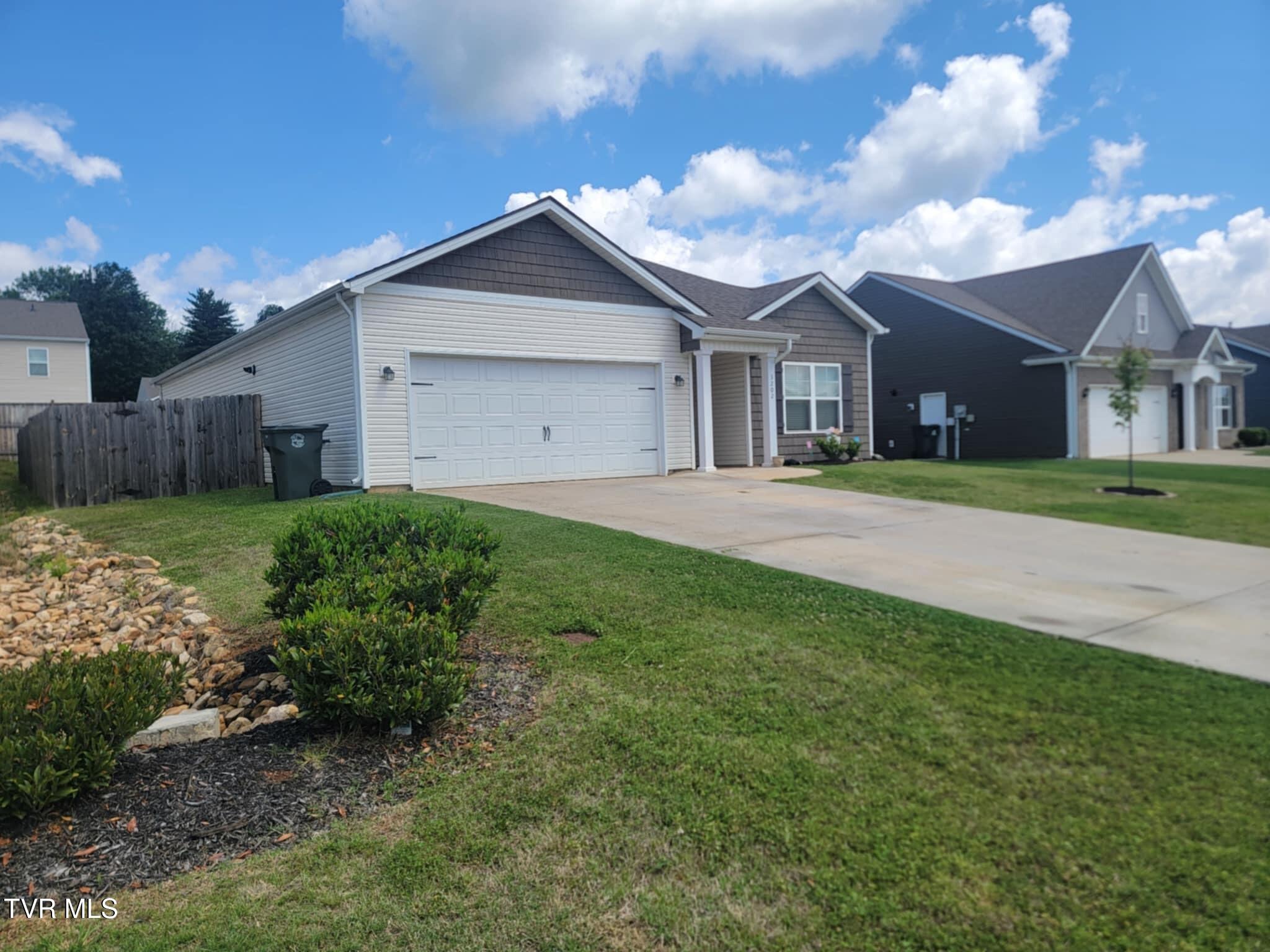 1202 Raccoon Lane Piney Flats, TN 37686 - Photo 2 of 17 e6bed165-a3d0-4da5-8e09-a2618ab08d5d
