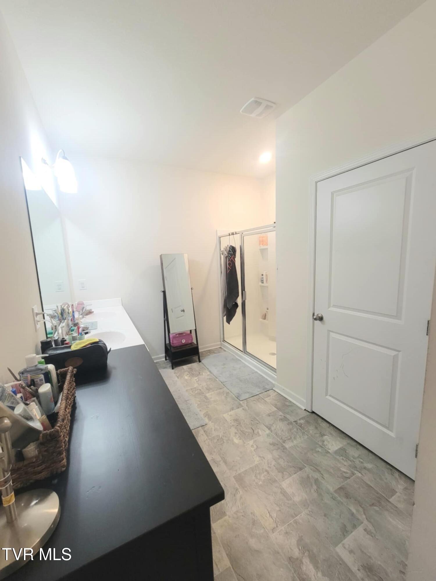 1202 Raccoon Lane Piney Flats, TN 37686 - Photo 6 of 17 63e6e638-3ba8-4f22-8fb4-7c35dcfedd1a