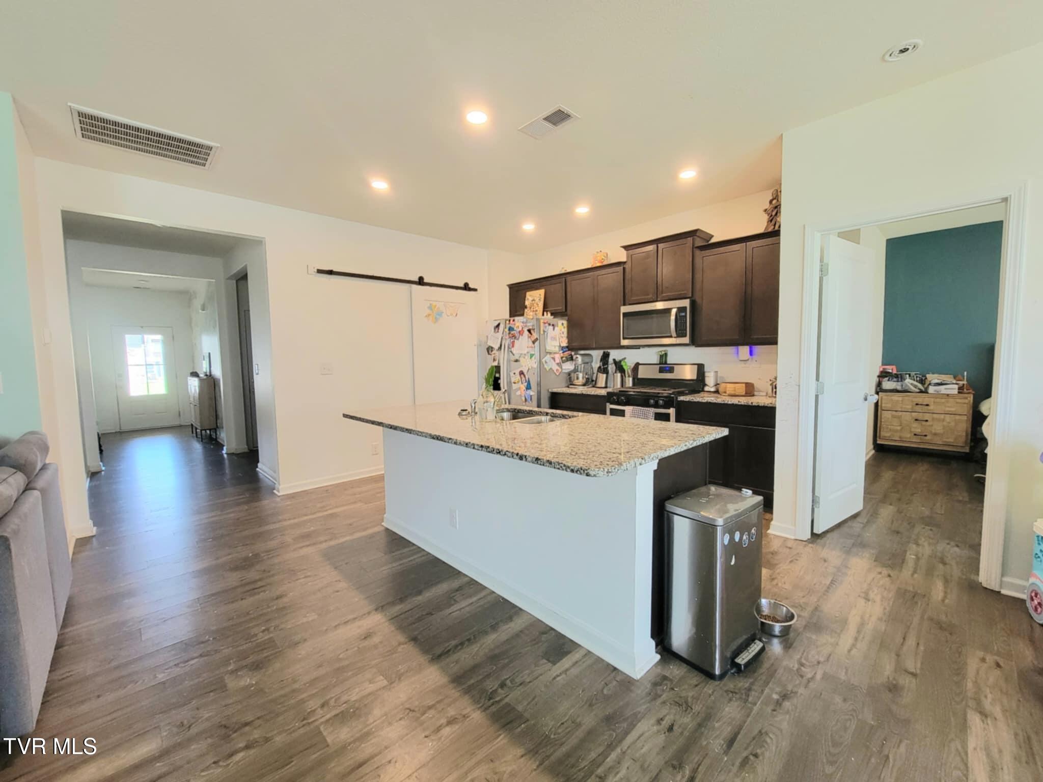 1202 Raccoon Lane Piney Flats, TN 37686 - Photo 8 of 17 ce9a803e-de1c-4f86-9470-8f5269462efb