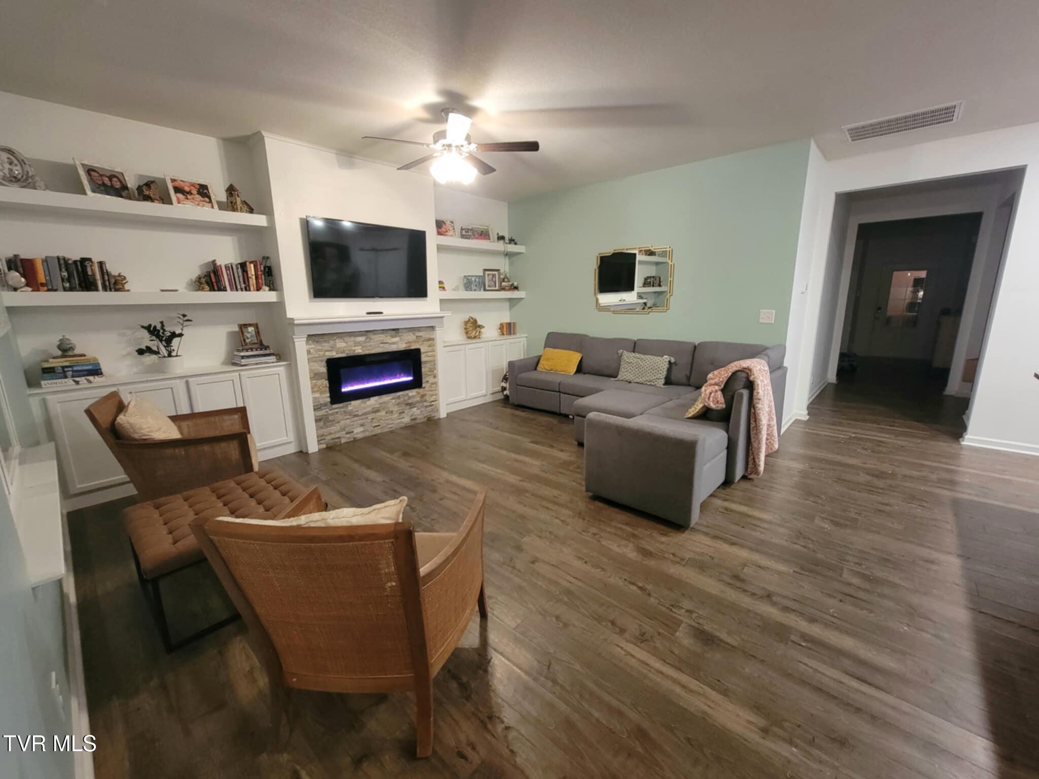 1202 Raccoon Lane Piney Flats, TN 37686 - Photo 10 of 17 att.q8ZxPWv_bOjb4DAM9n5c72lFR0FZieYUXZWH