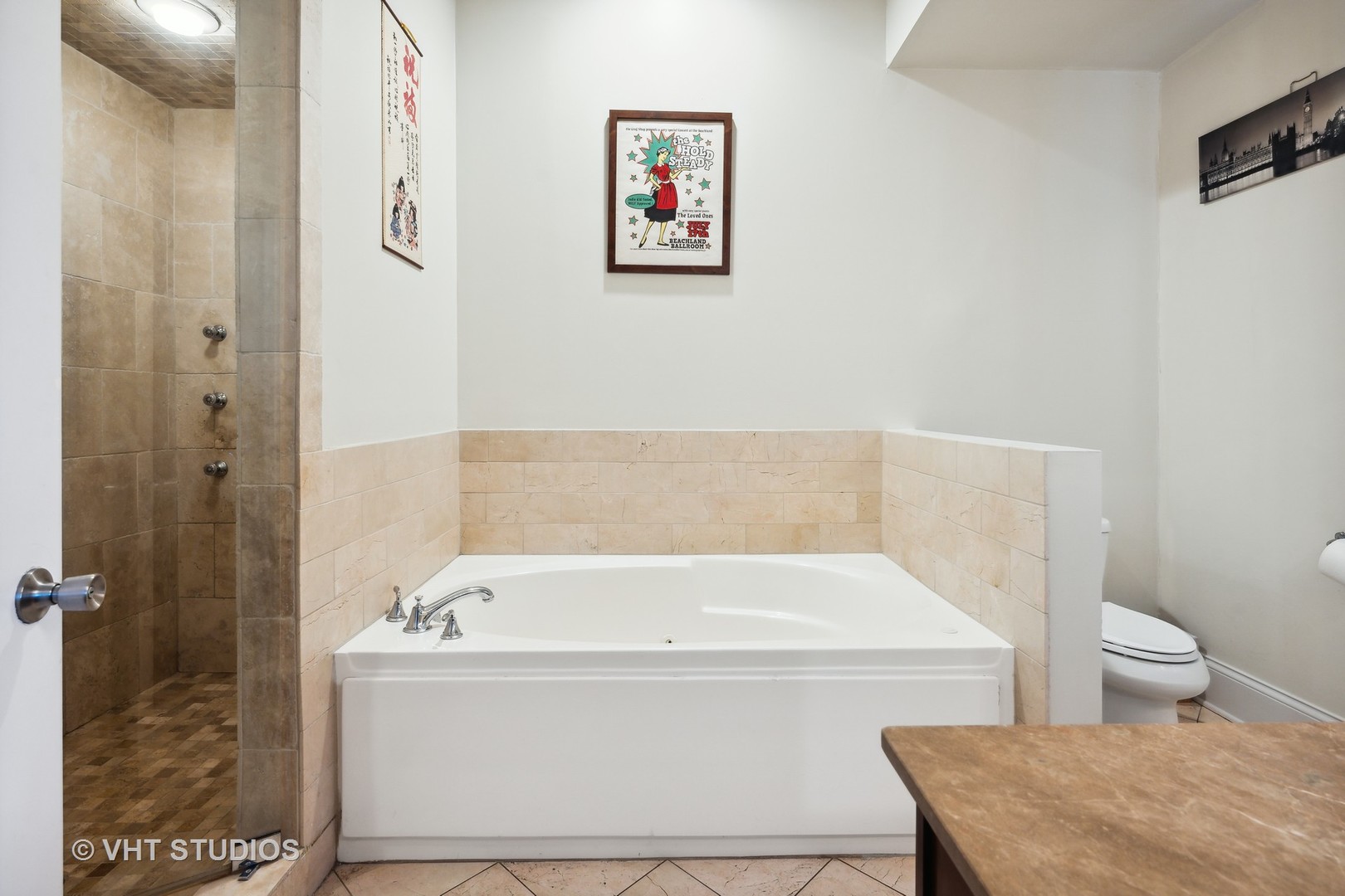 4880 North Clark Street, Unit 2B Chicago, IL 60640 - Photo 9 of 15 a bathroom with a tub and a toilet
