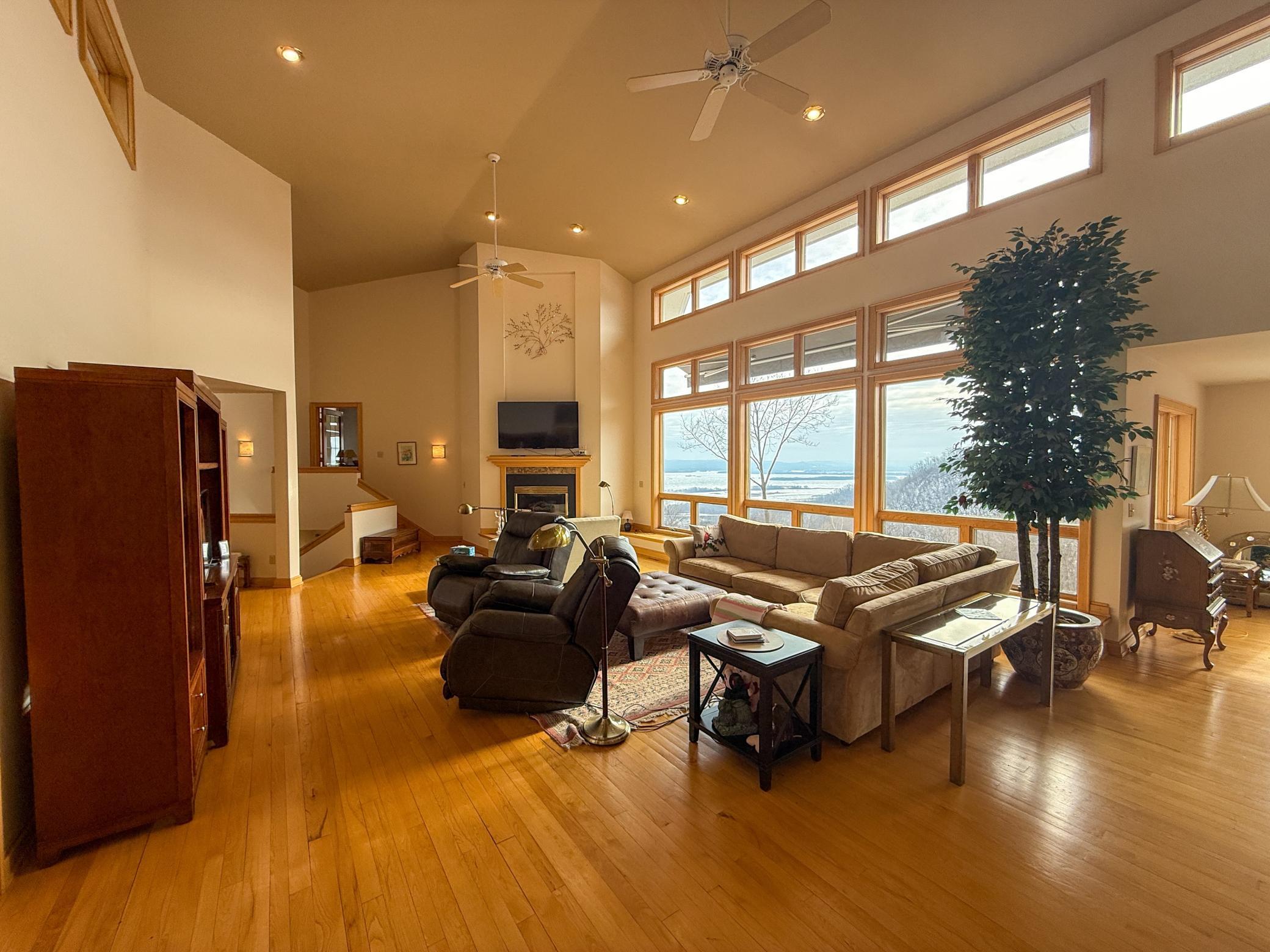 46180 Oak Hill Road La Crescent, MN 55947 - Photo 5 of 96