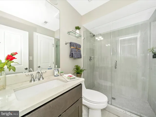 $3,900 | 1826 Independence Avenue Southeast, Unit 4, Washington, DC 20003