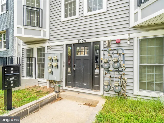$3,900 | 1826 Independence Avenue Southeast, Unit 4, Washington, DC 20003