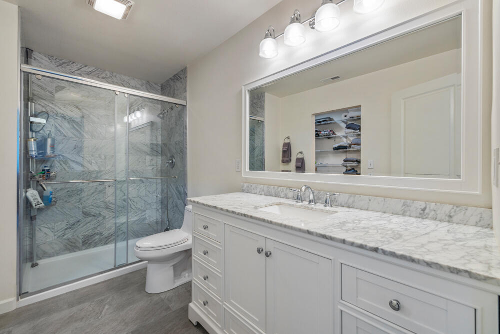 37368 Modoc Point Road Chiloquin, OR 97624 - Photo 25 of 44 Ensuite Bathroom with Tiled walk-in Shower, Stone Counters
