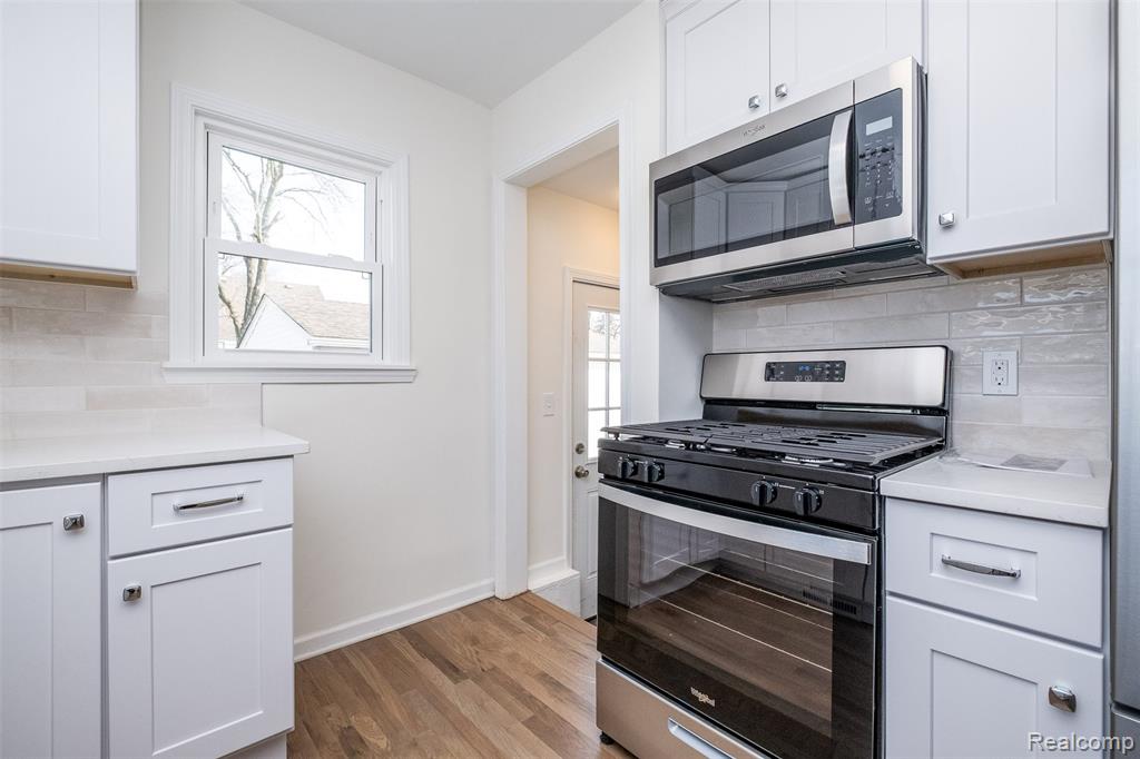 1560 Cambridge Road Berkley, MI 48072 - Photo 3 of 25 Gallery Image 3