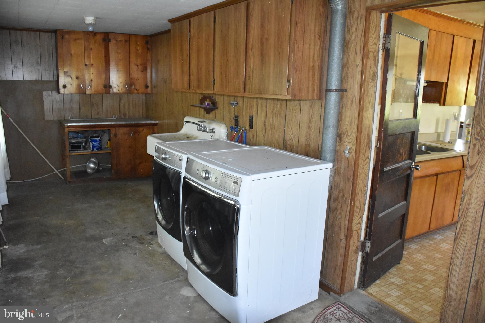 1362 New Road Orrtanna, PA 17353 - Photo 16 of 28 a utility room with dryer and washer